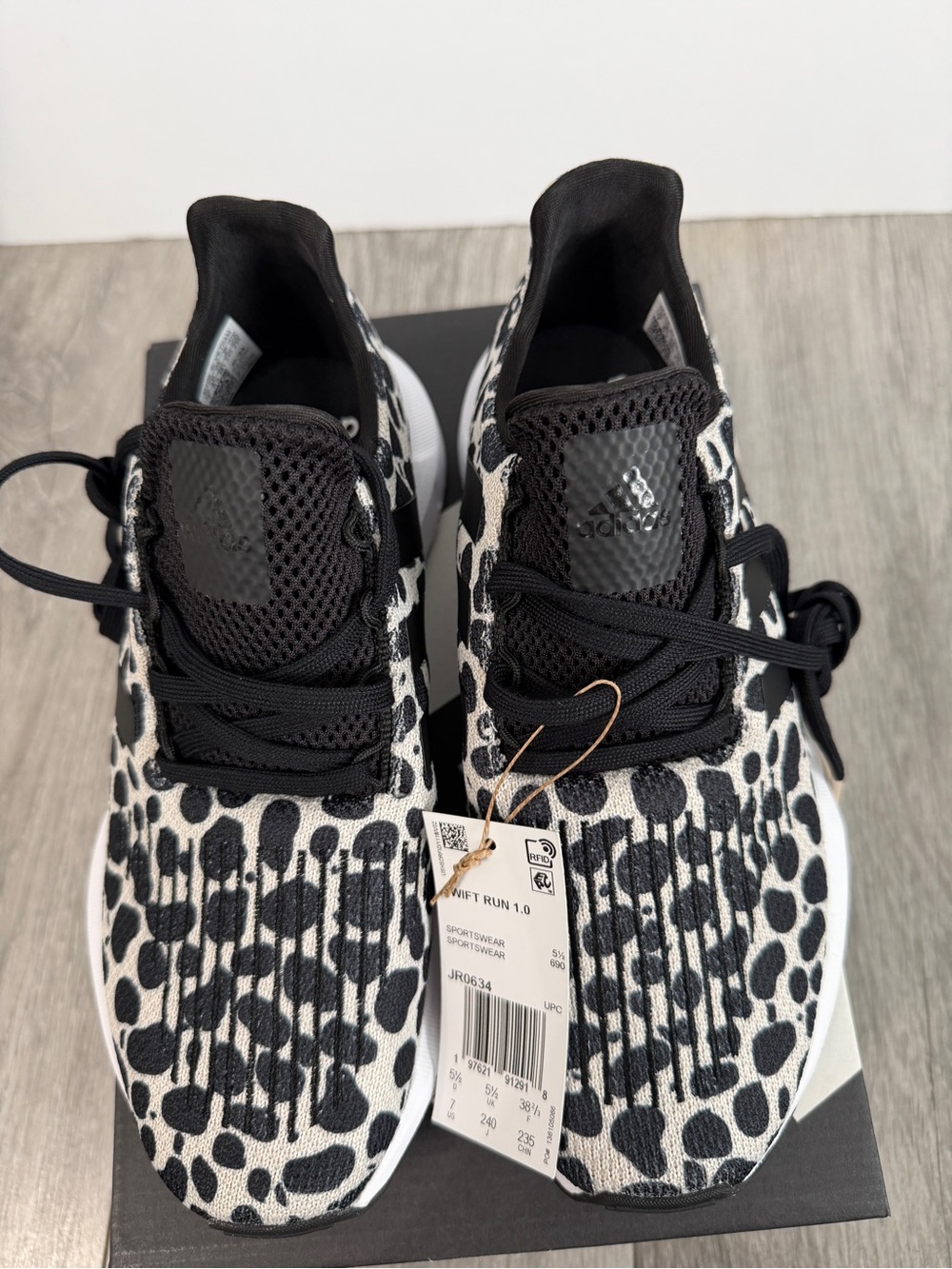 Adidas Women’s Swift Run Sneakers NWT Size 7 - Picture 4 of 8